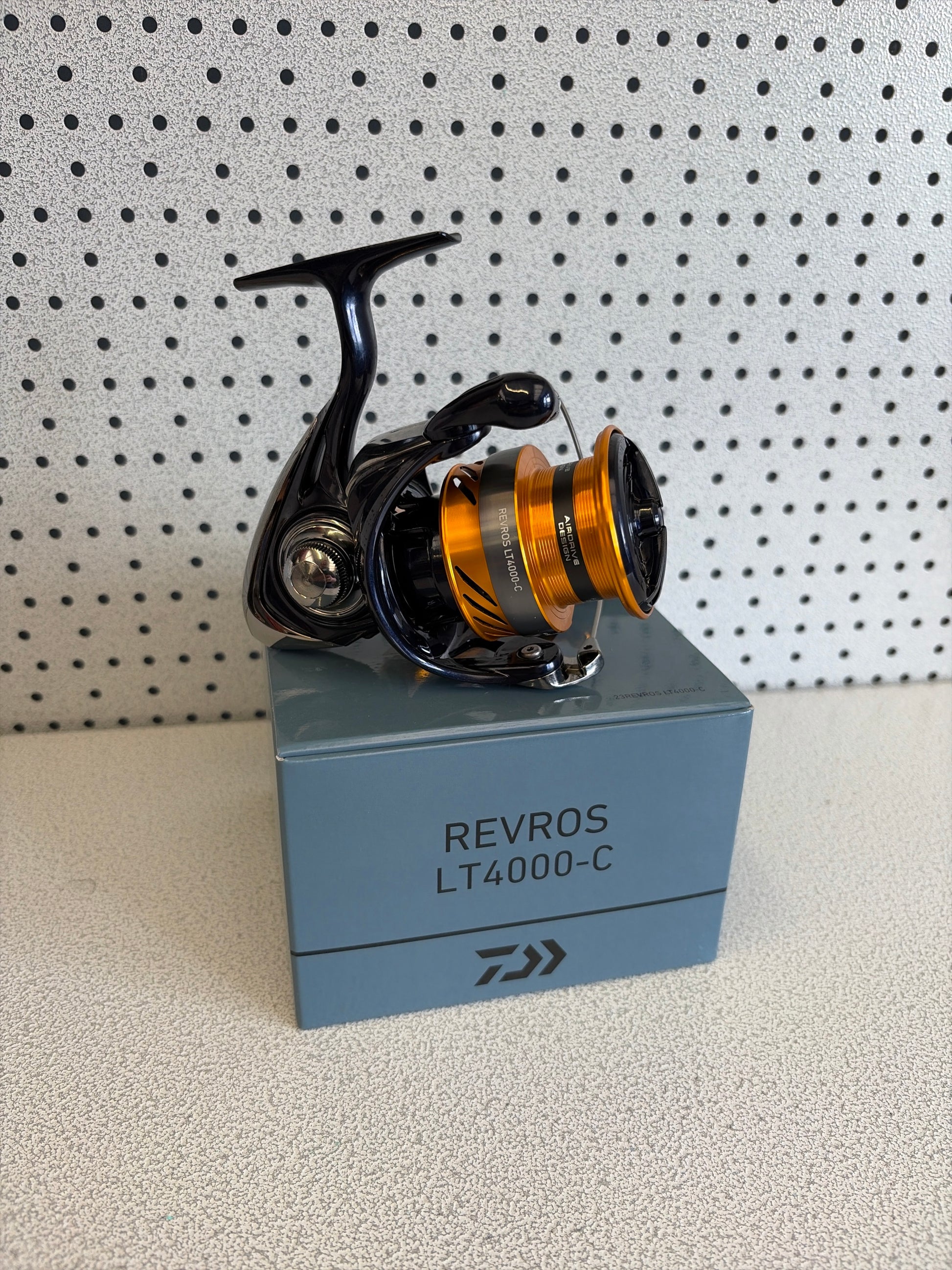 Daiwa REVROS LT4000-C image 0